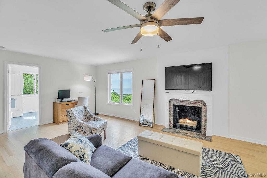 3645 and 3651 Soundview Avenue — photo 17