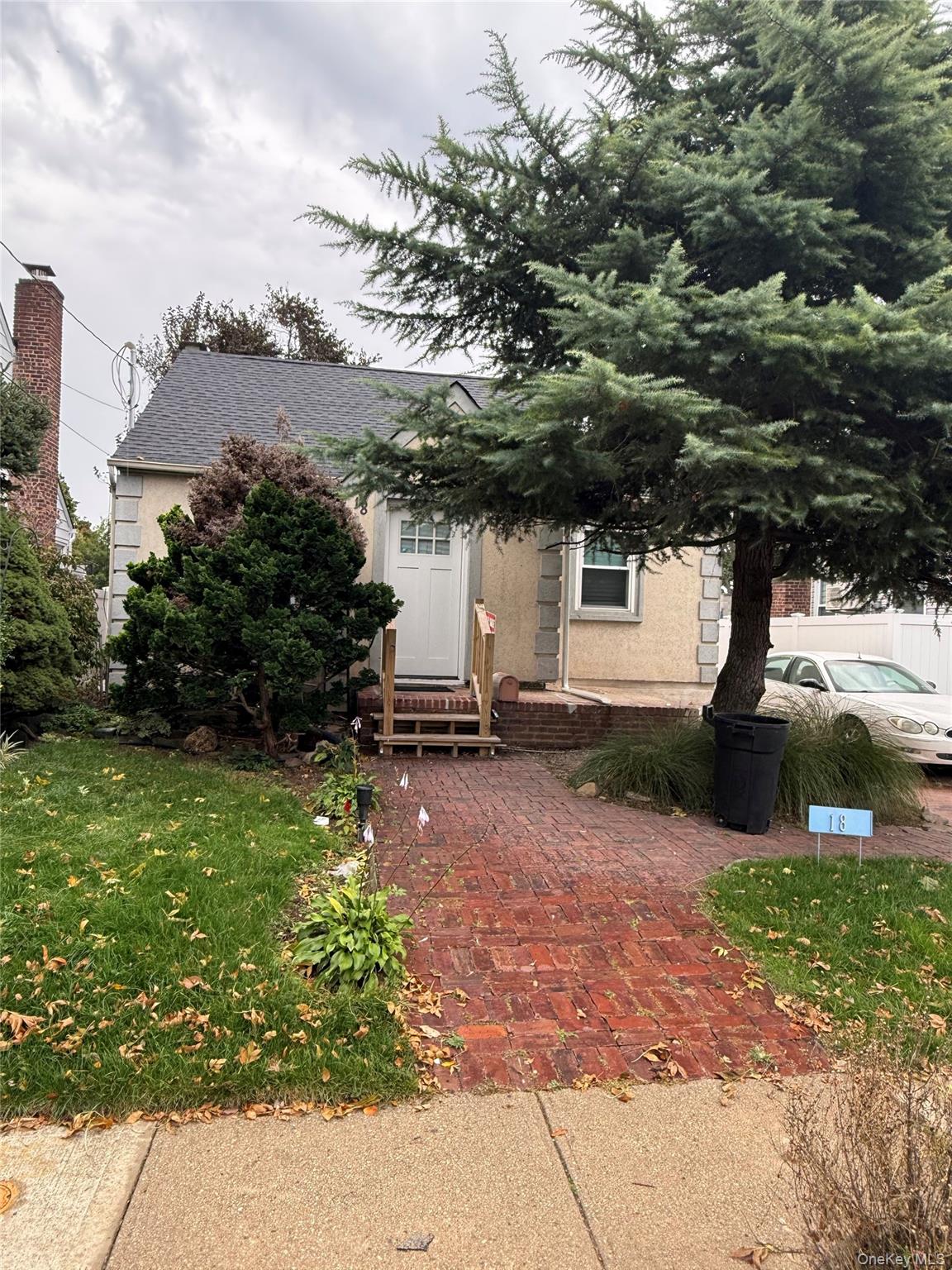 18 Grand Street, Elmont