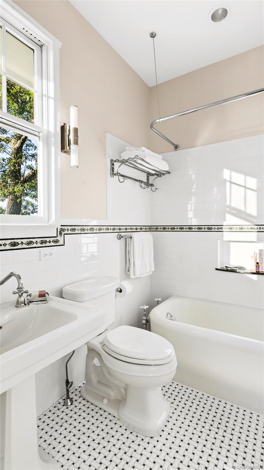 11 Arbutus Lane — photo 15