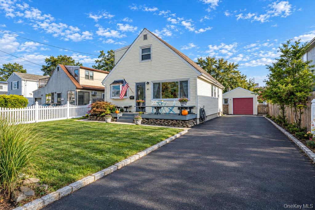 41 Saltaire Road, Lindenhurst