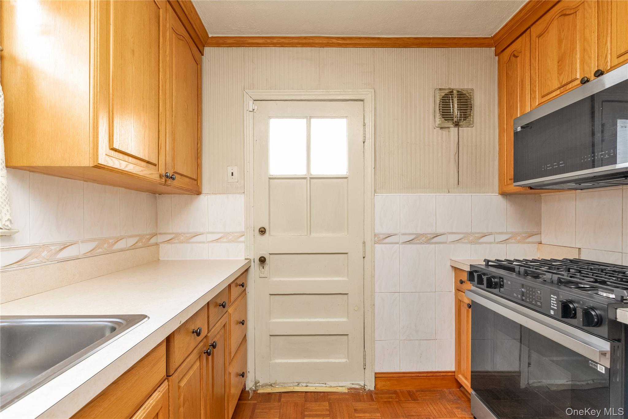 249 Debevoise Avenue — photo 6