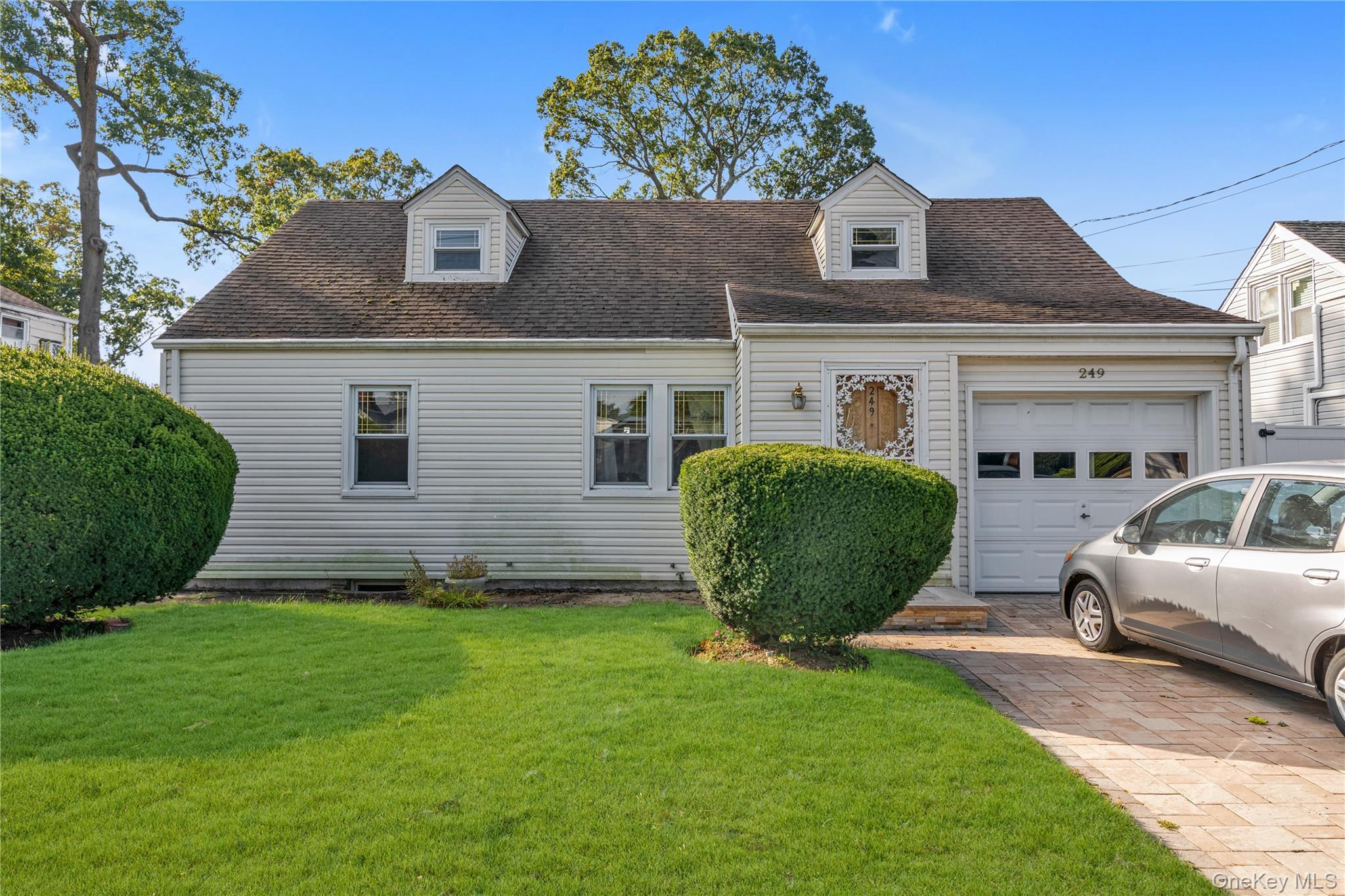 249 Debevoise Avenue, Roosevelt