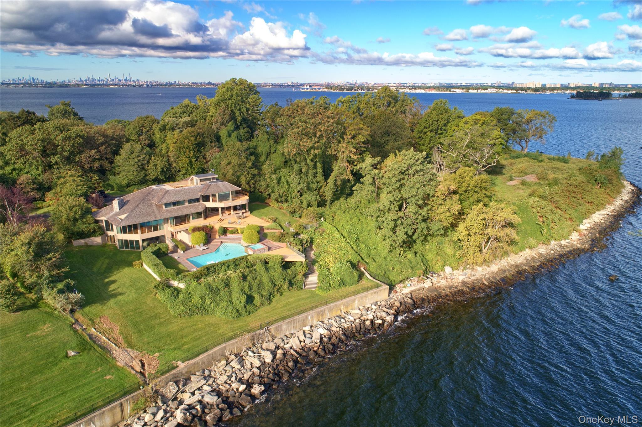 15 Gatsby Lane, Great Neck