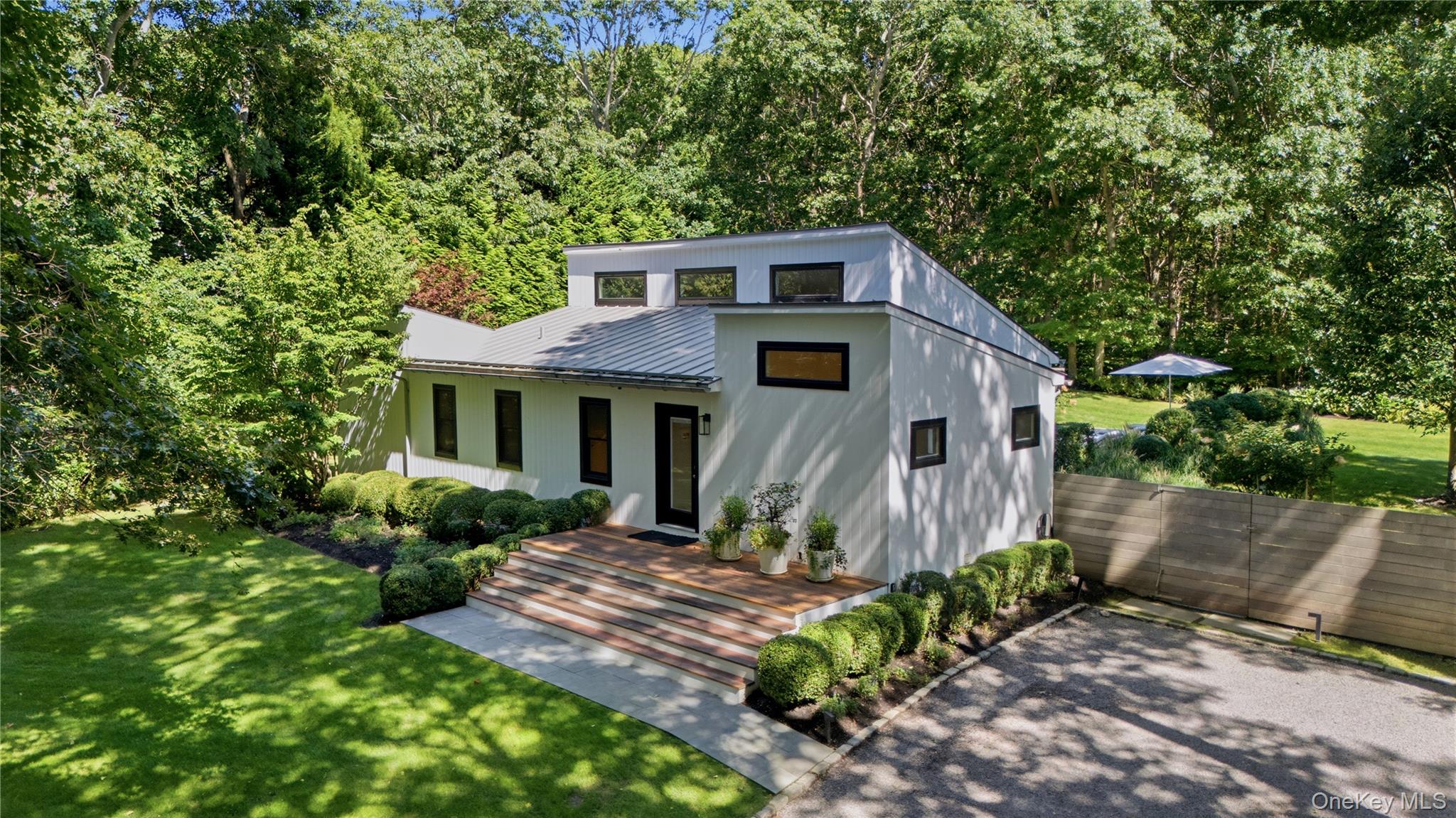 12 Surrey Court — photo 2