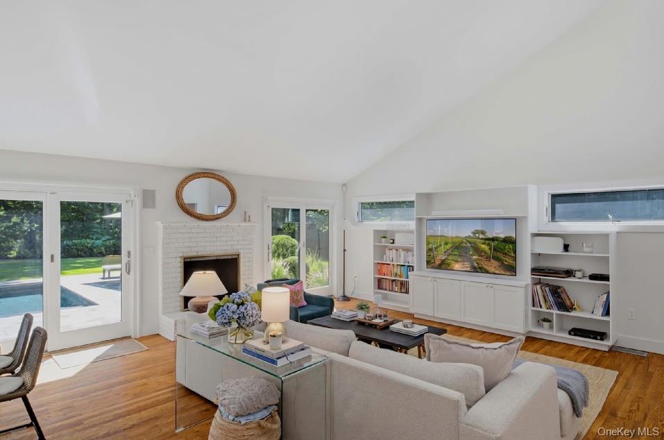 12 Surrey Court — photo 4