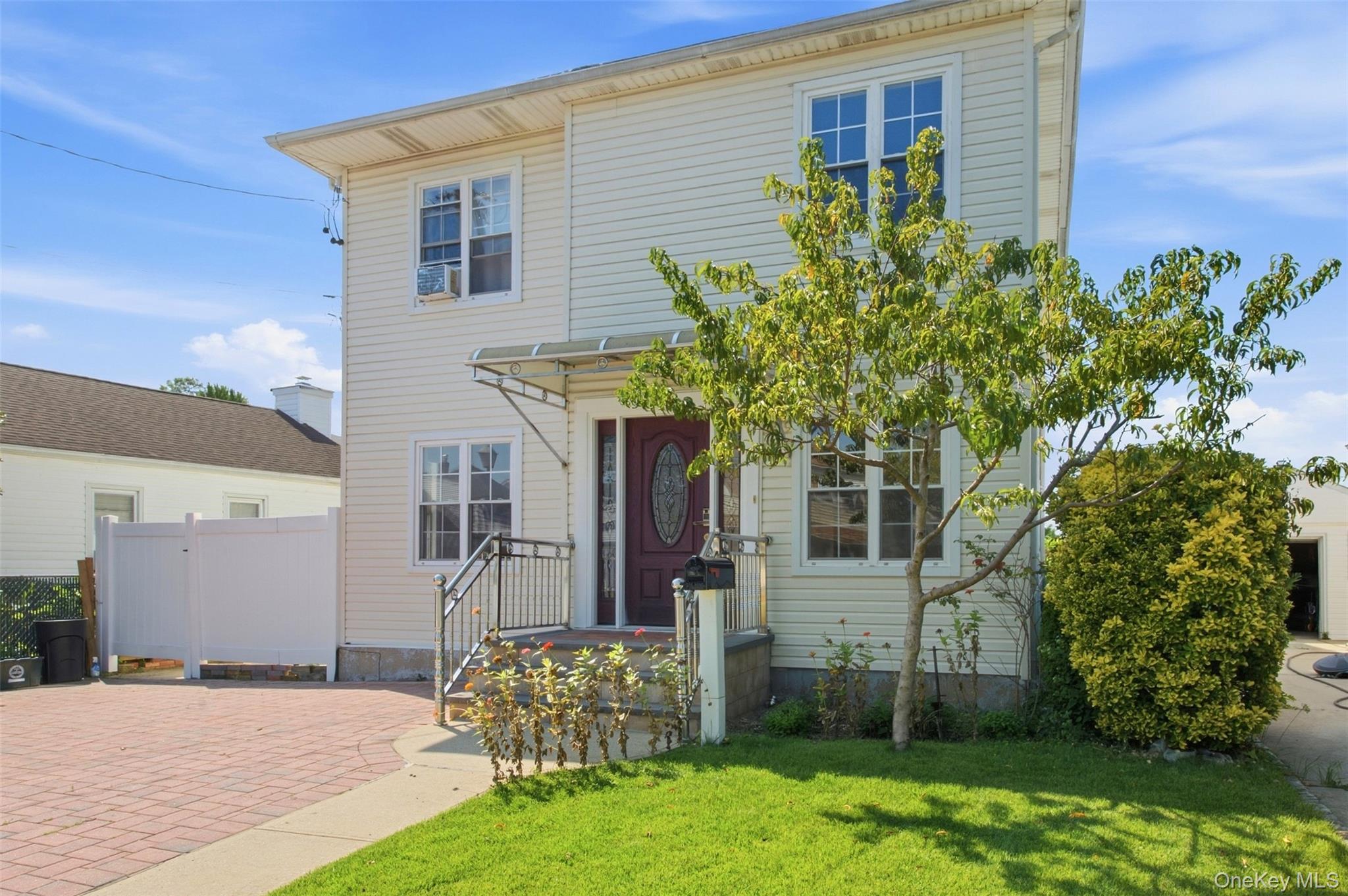 109 Gordon Avenue, Westbury