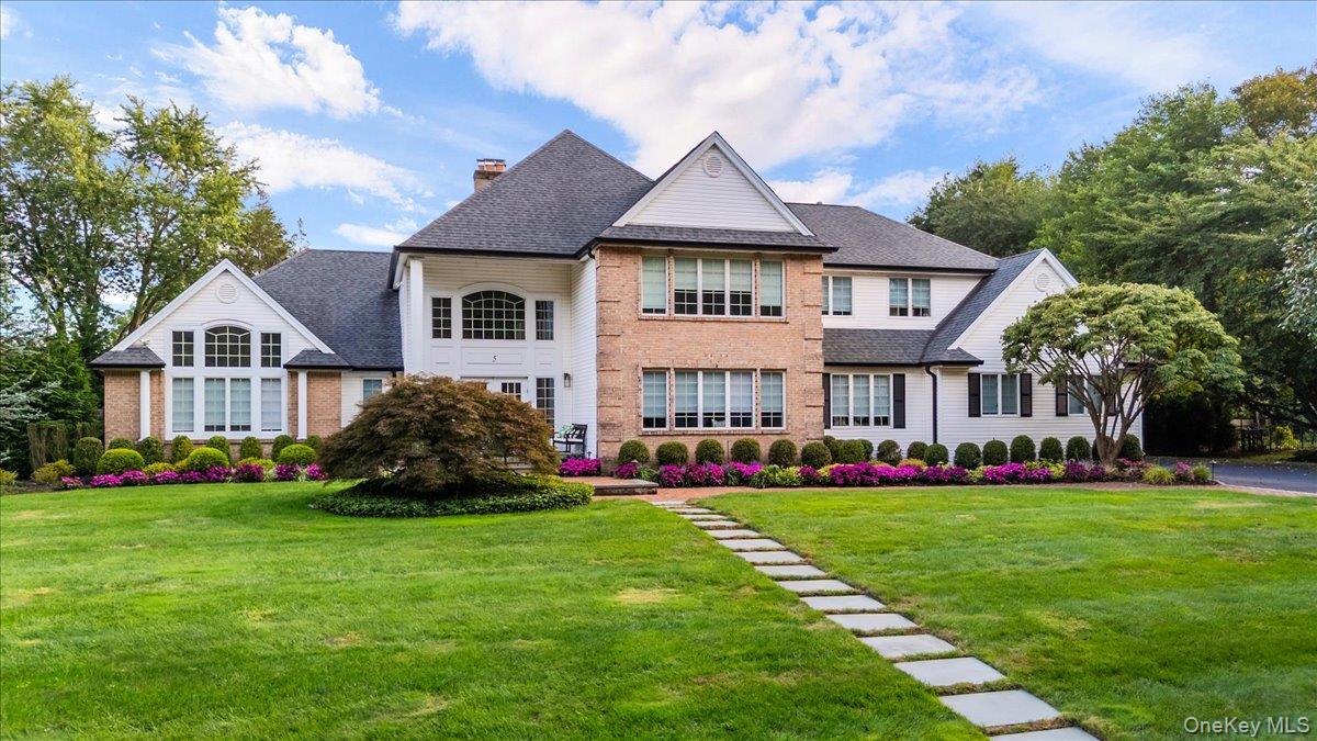 5 Landing Court, Dix Hills