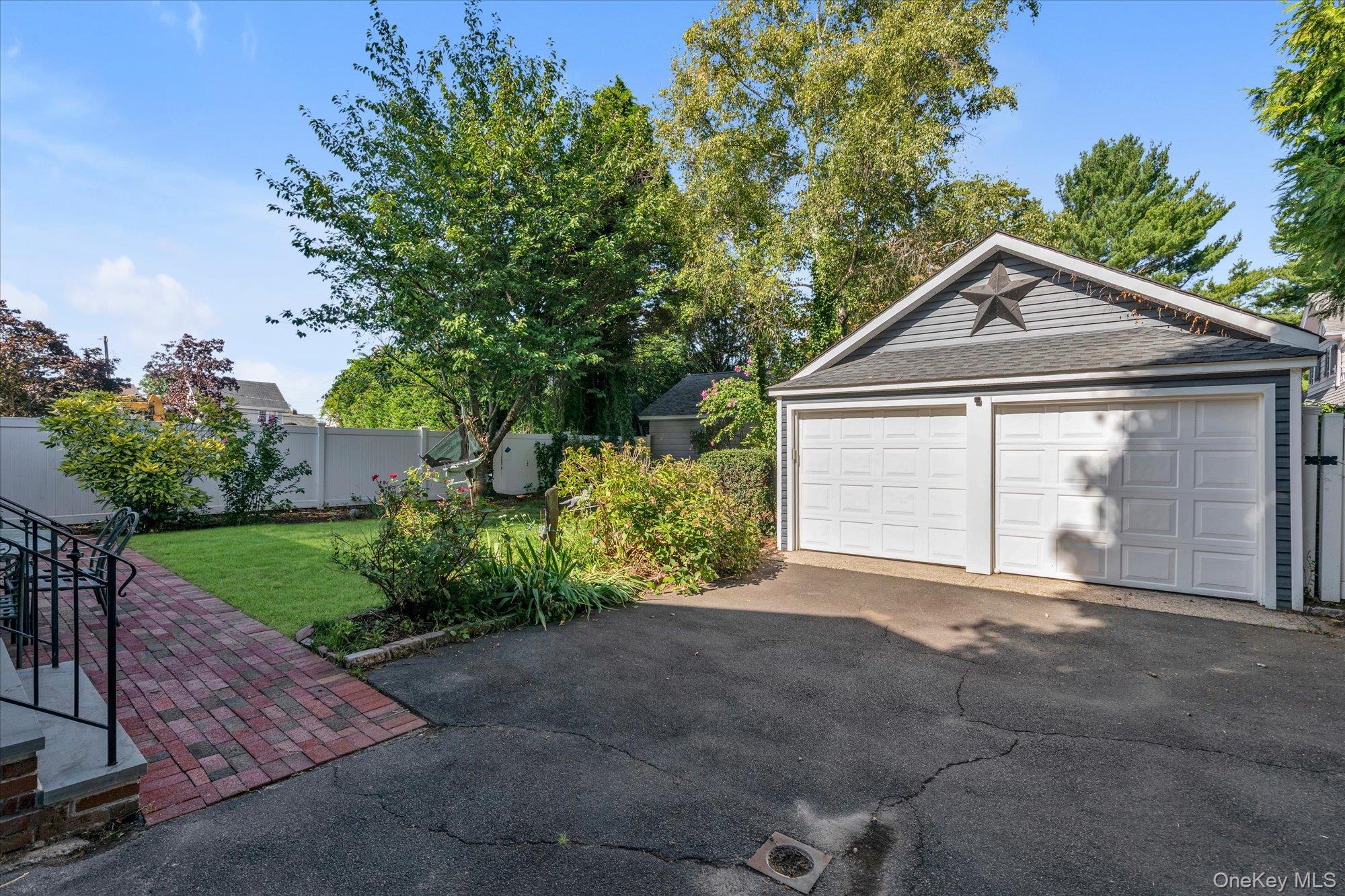 238 Burtis Avenue — photo 24