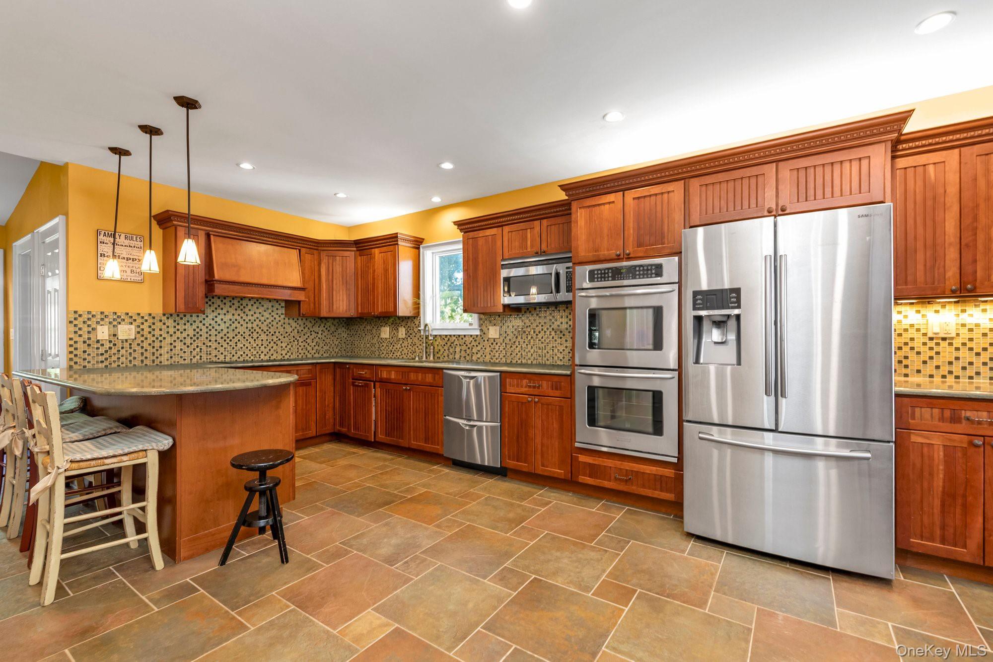 238 Burtis Avenue — photo 7