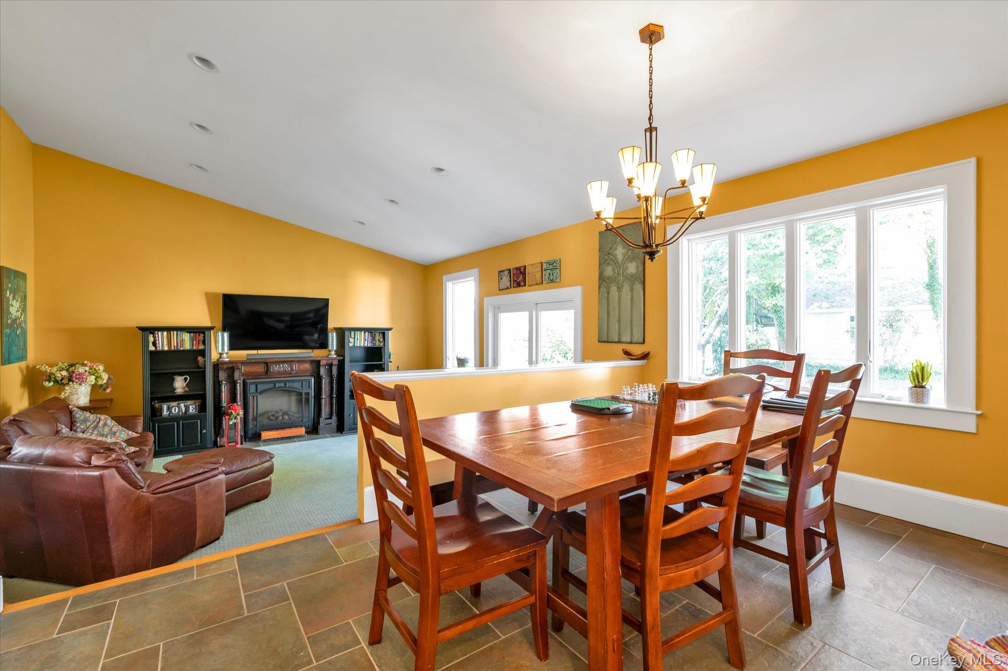 238 Burtis Avenue — photo 10