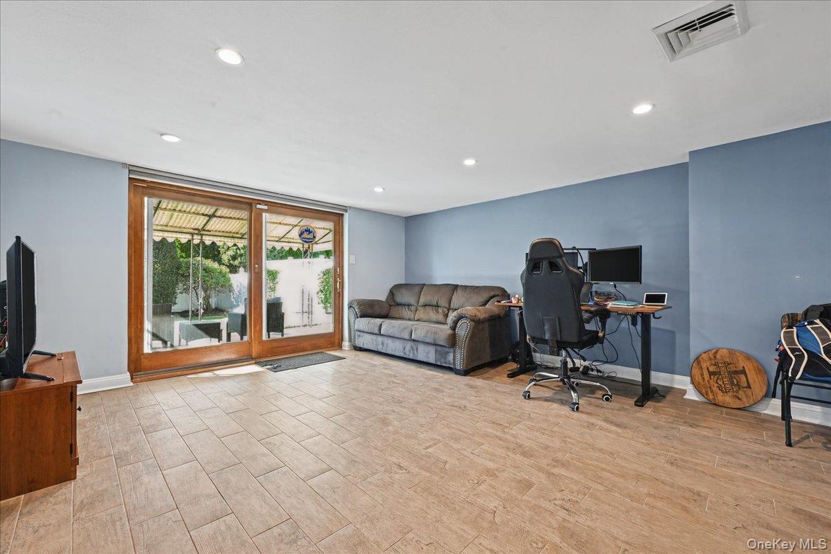 698 Edgewood Drive — photo 24