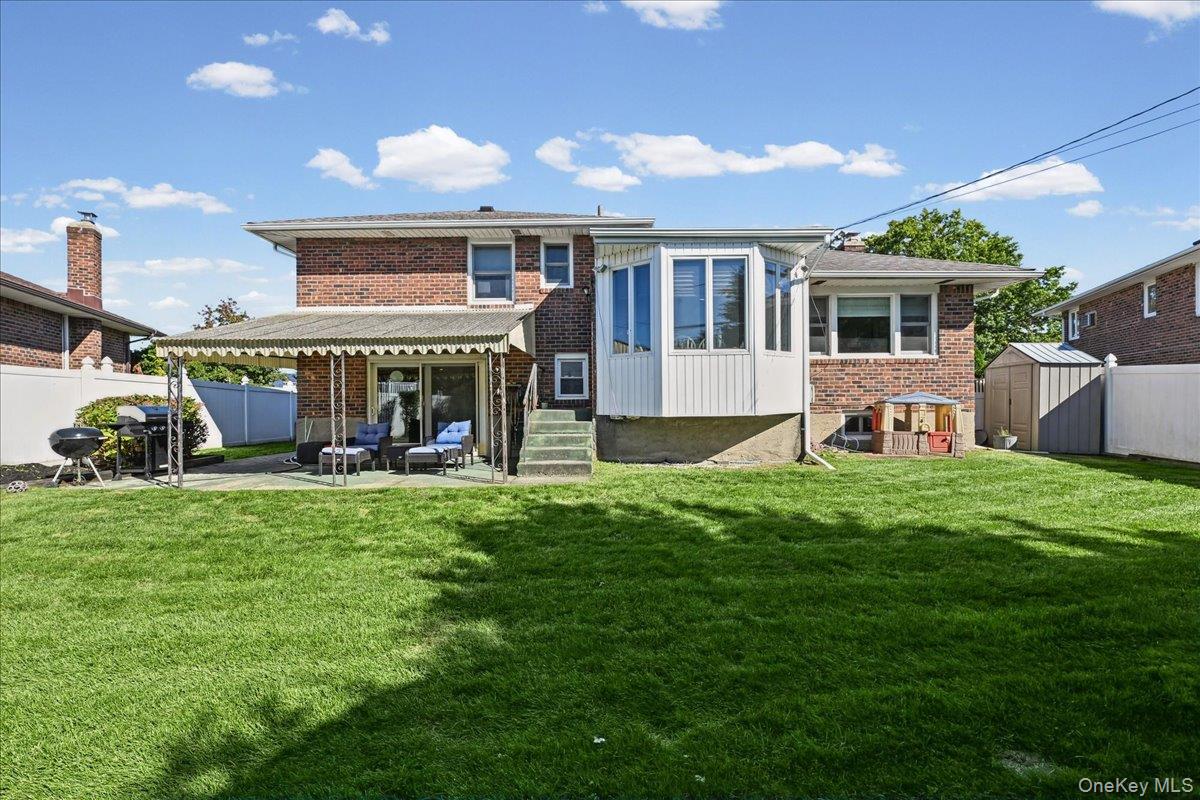 698 Edgewood Drive — photo 32
