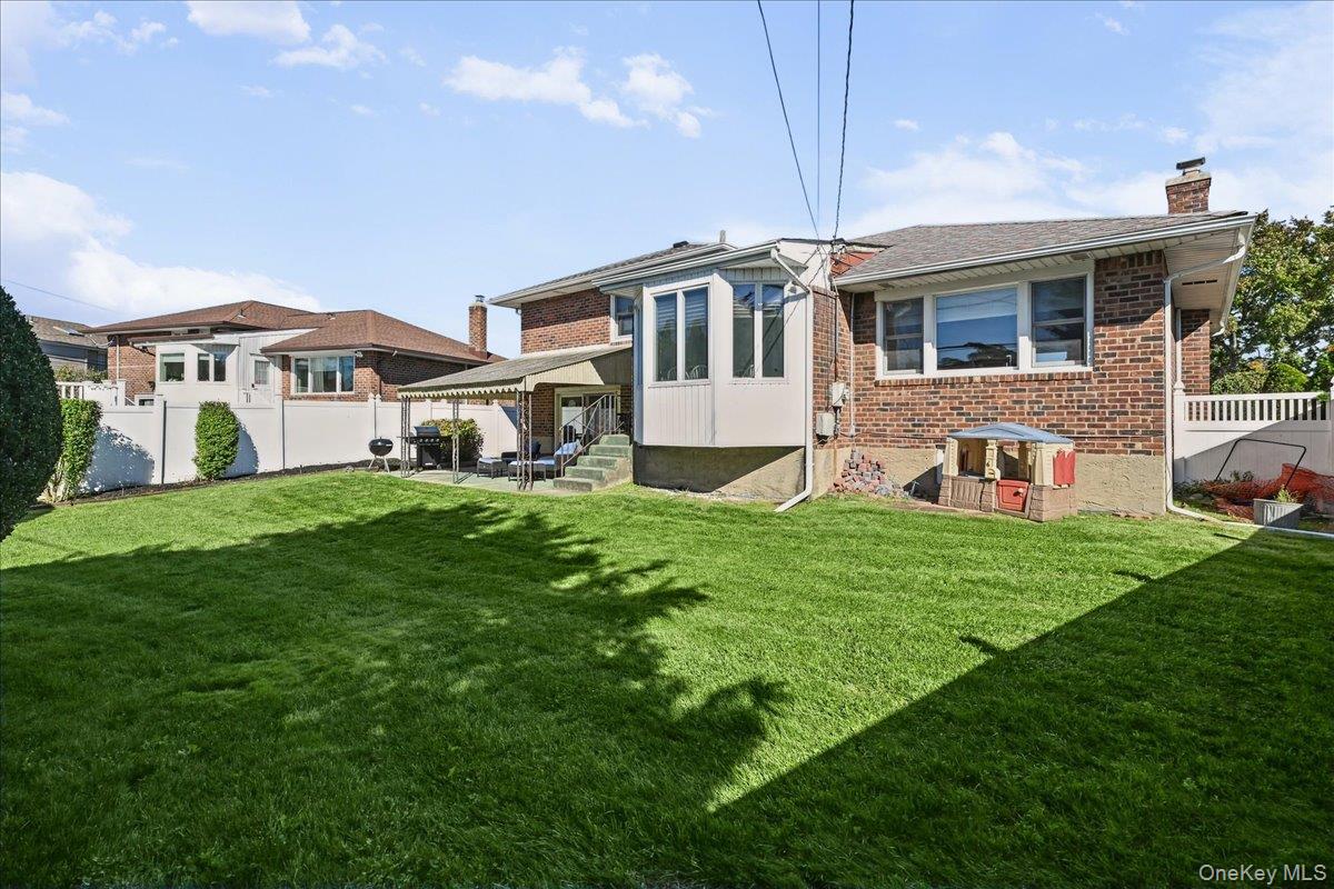 698 Edgewood Drive — photo 33