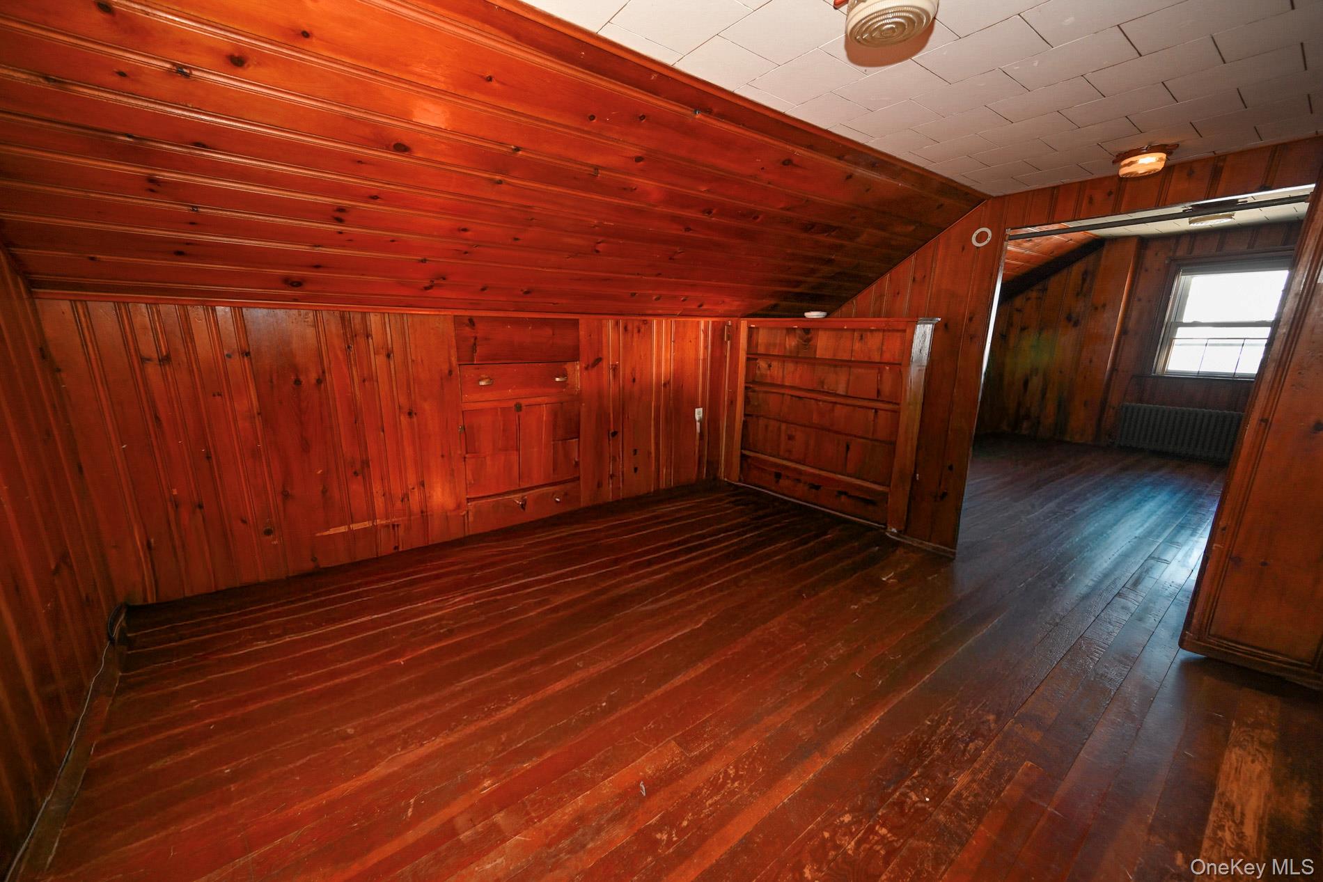 1087 Esther Street — photo 12