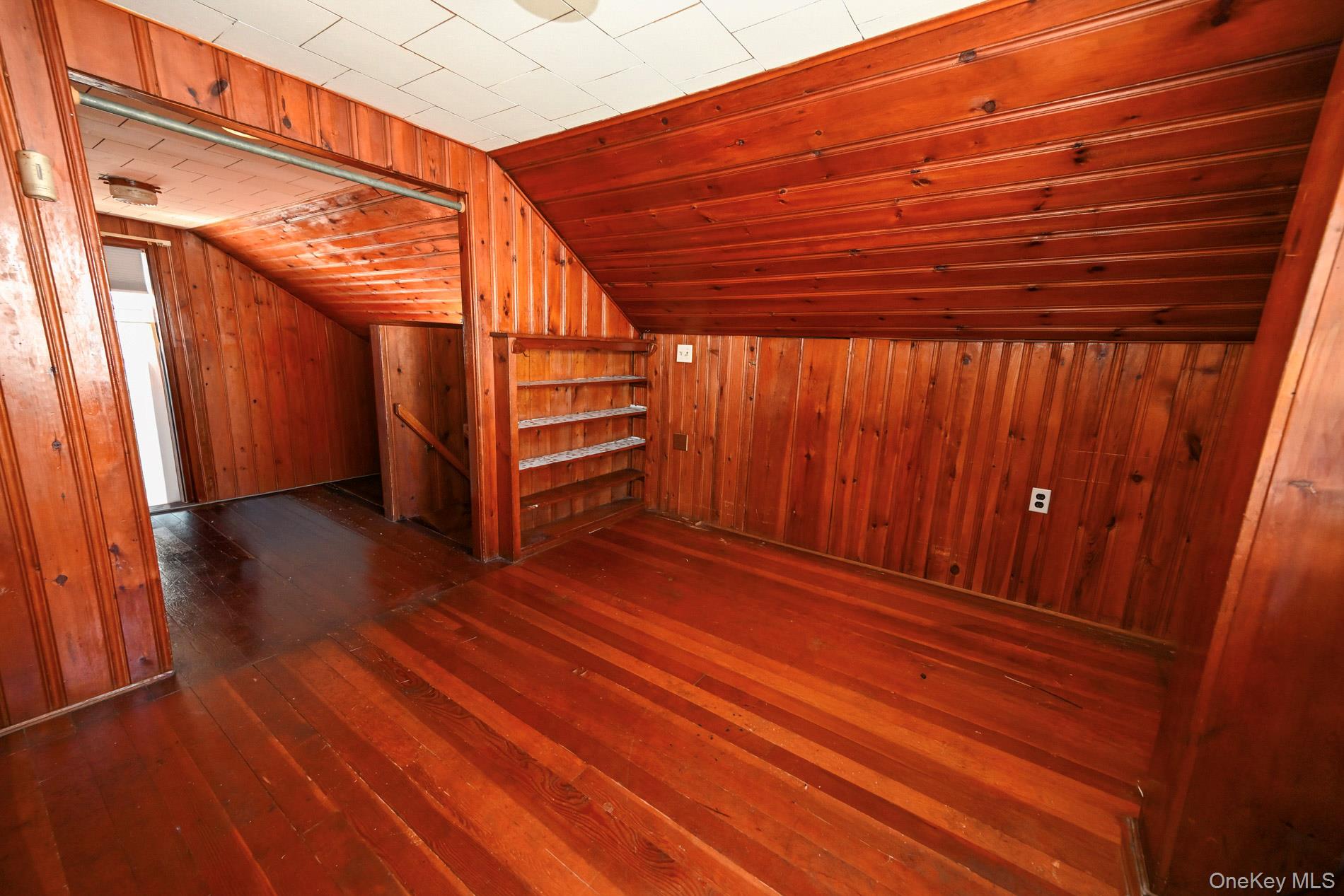 1087 Esther Street — photo 14