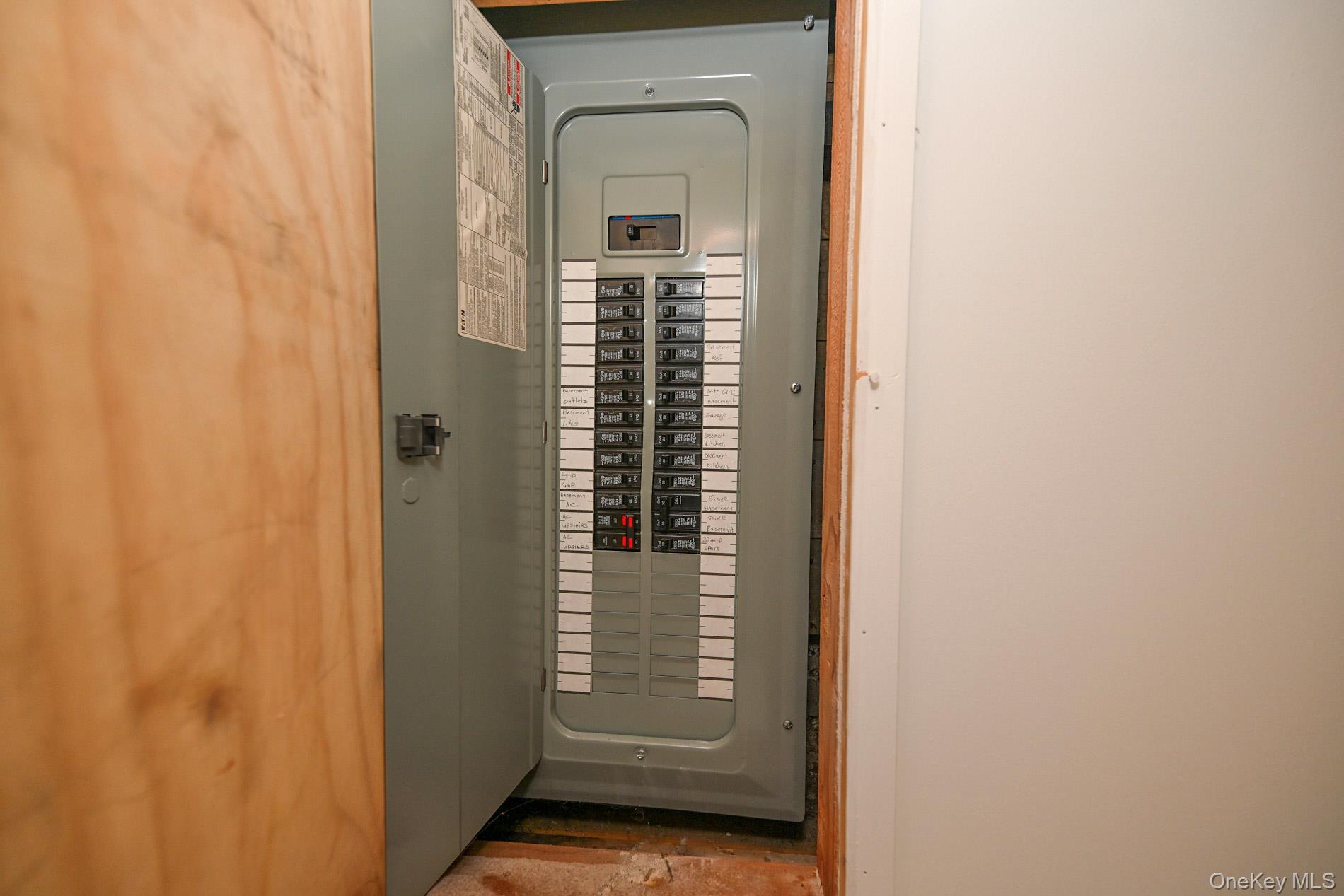 1087 Esther Street — photo 18