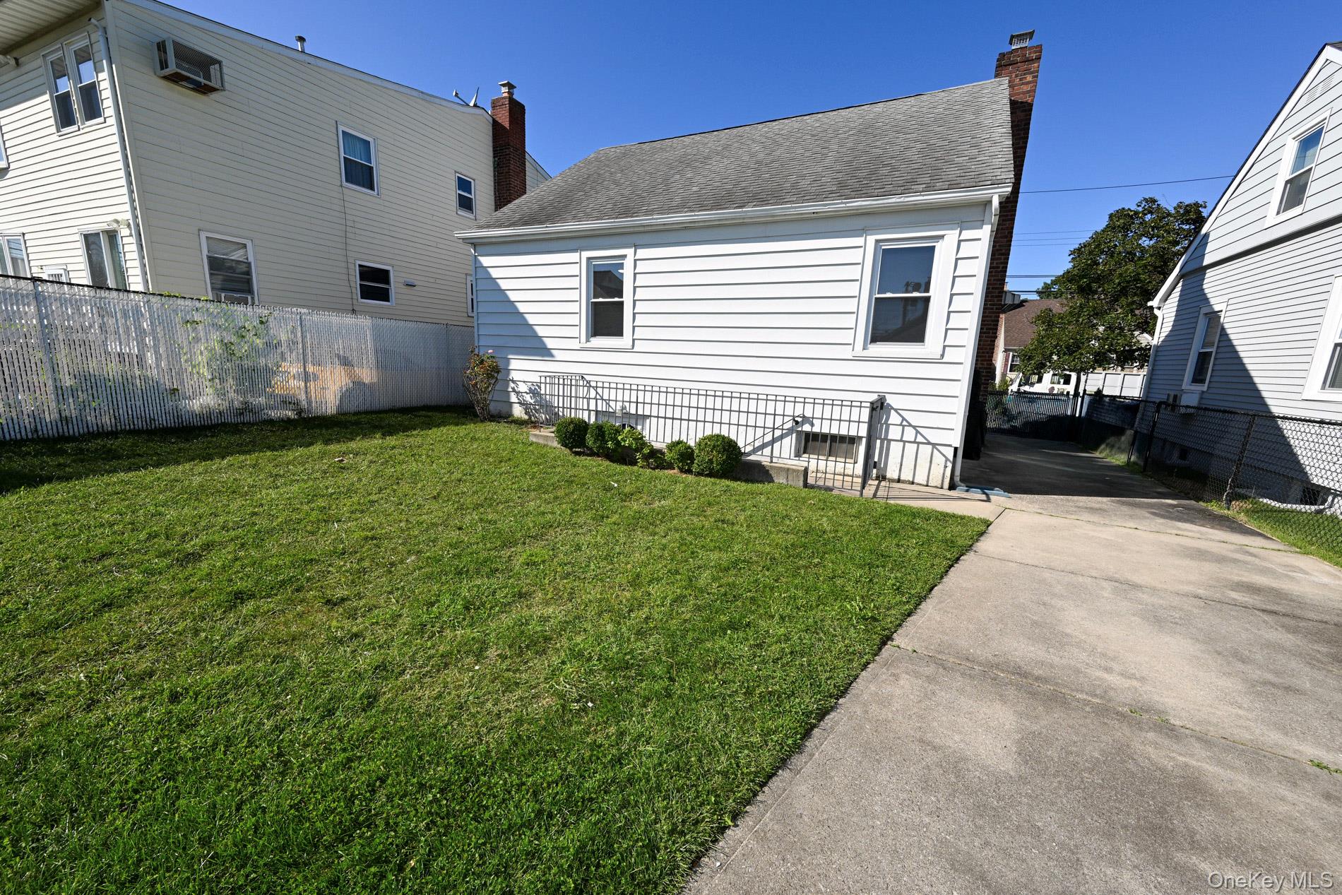 1087 Esther Street — photo 19