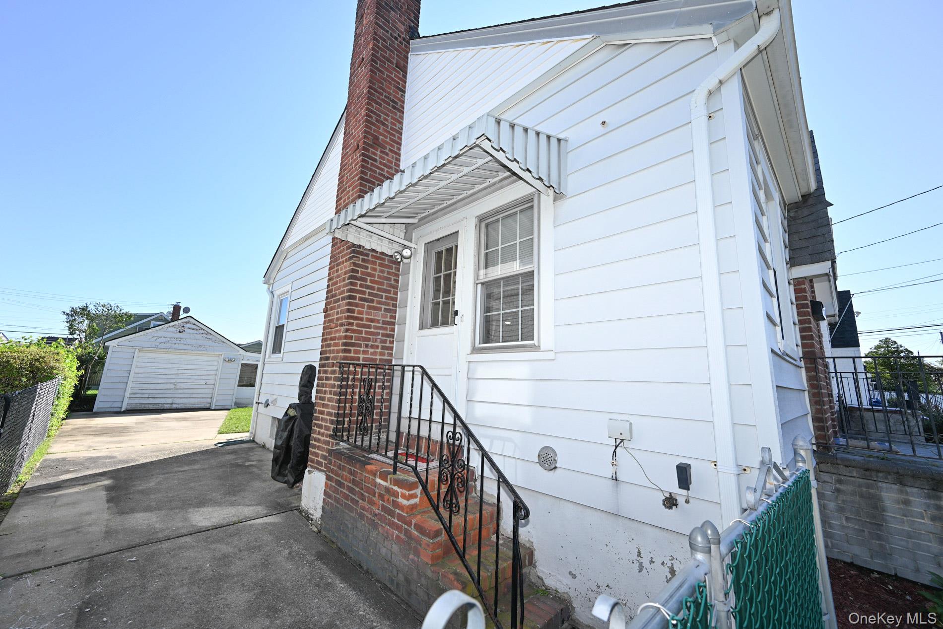 1087 Esther Street — photo 23
