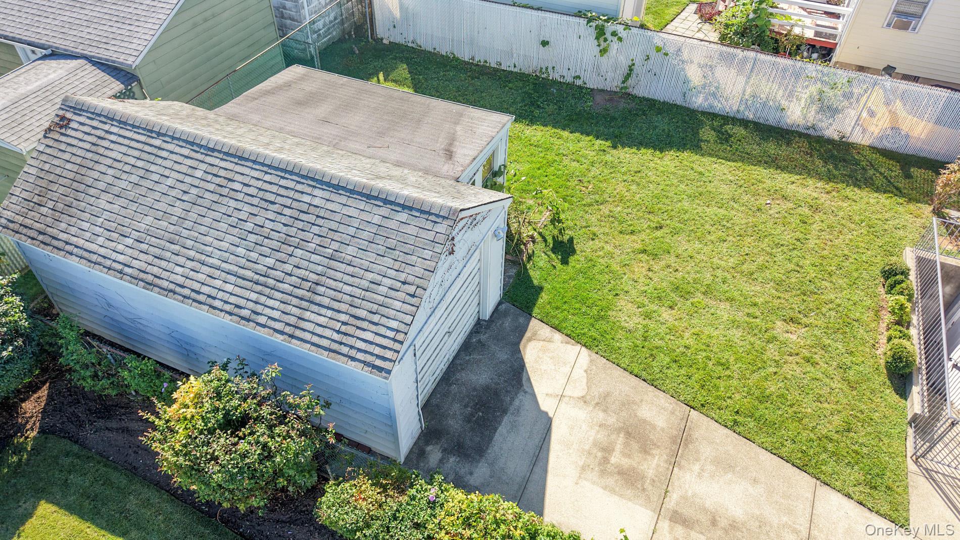 1087 Esther Street — photo 24