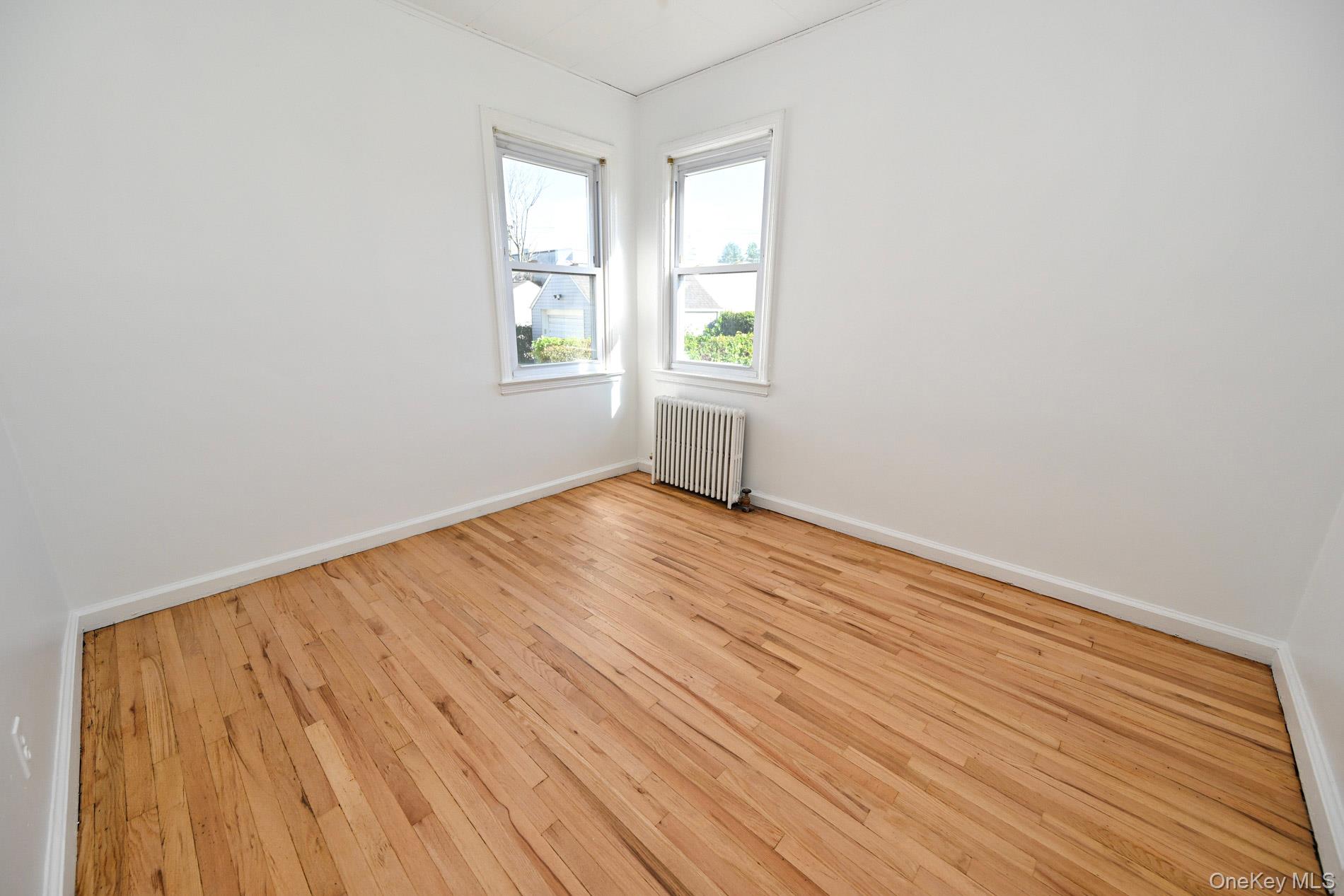 1087 Esther Street — photo 8