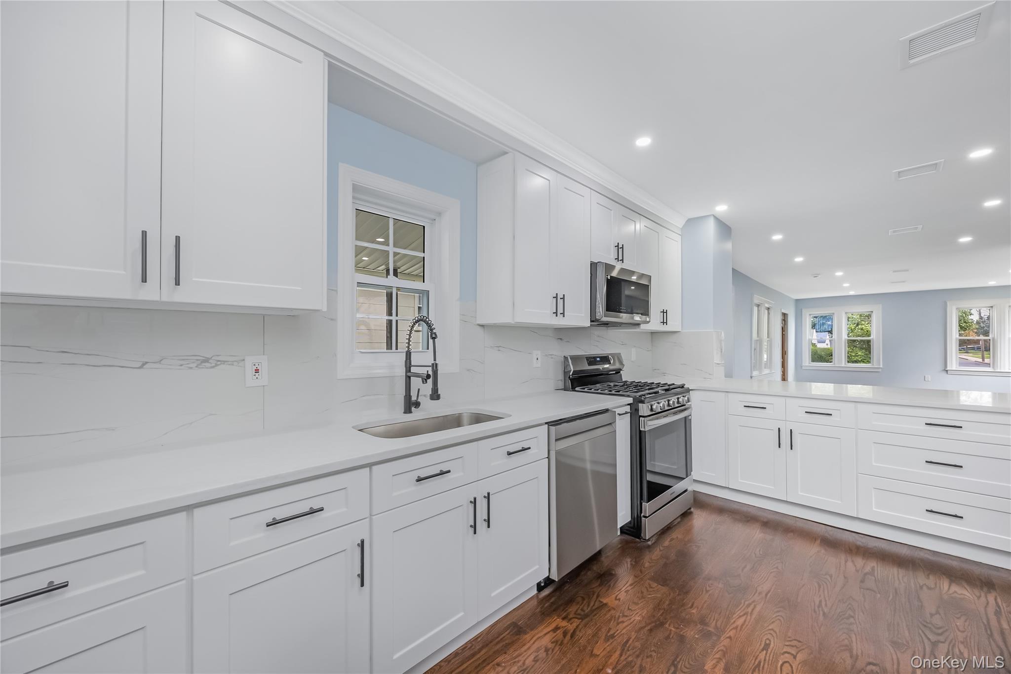 54 Marshall Street — photo 12