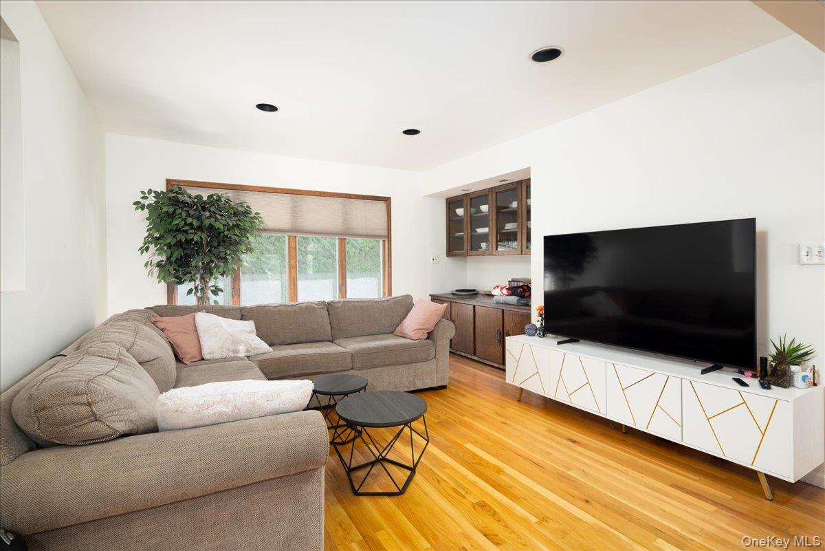10 Seneca Drive — photo 4