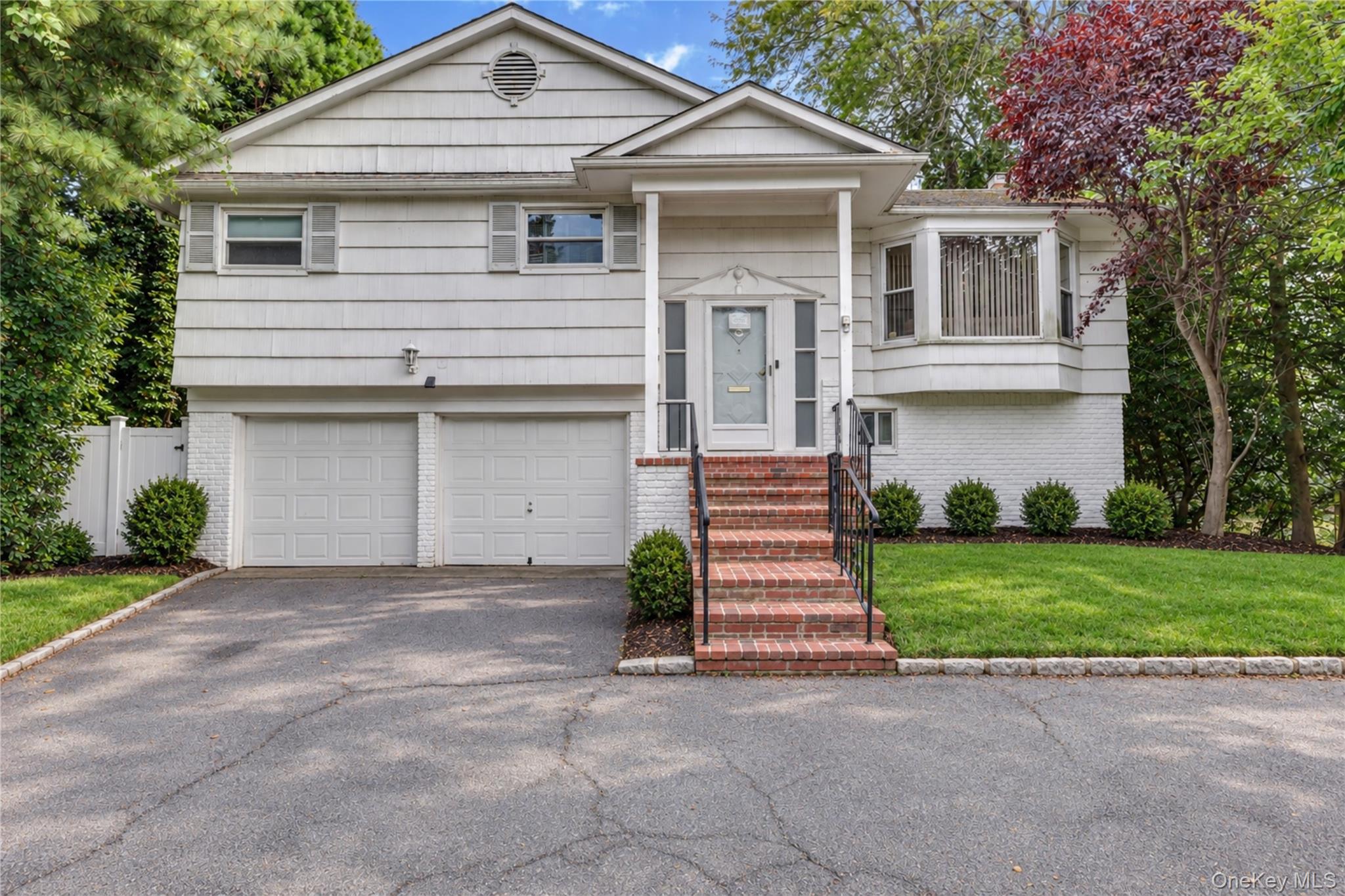 22 Woodmere Boulevard