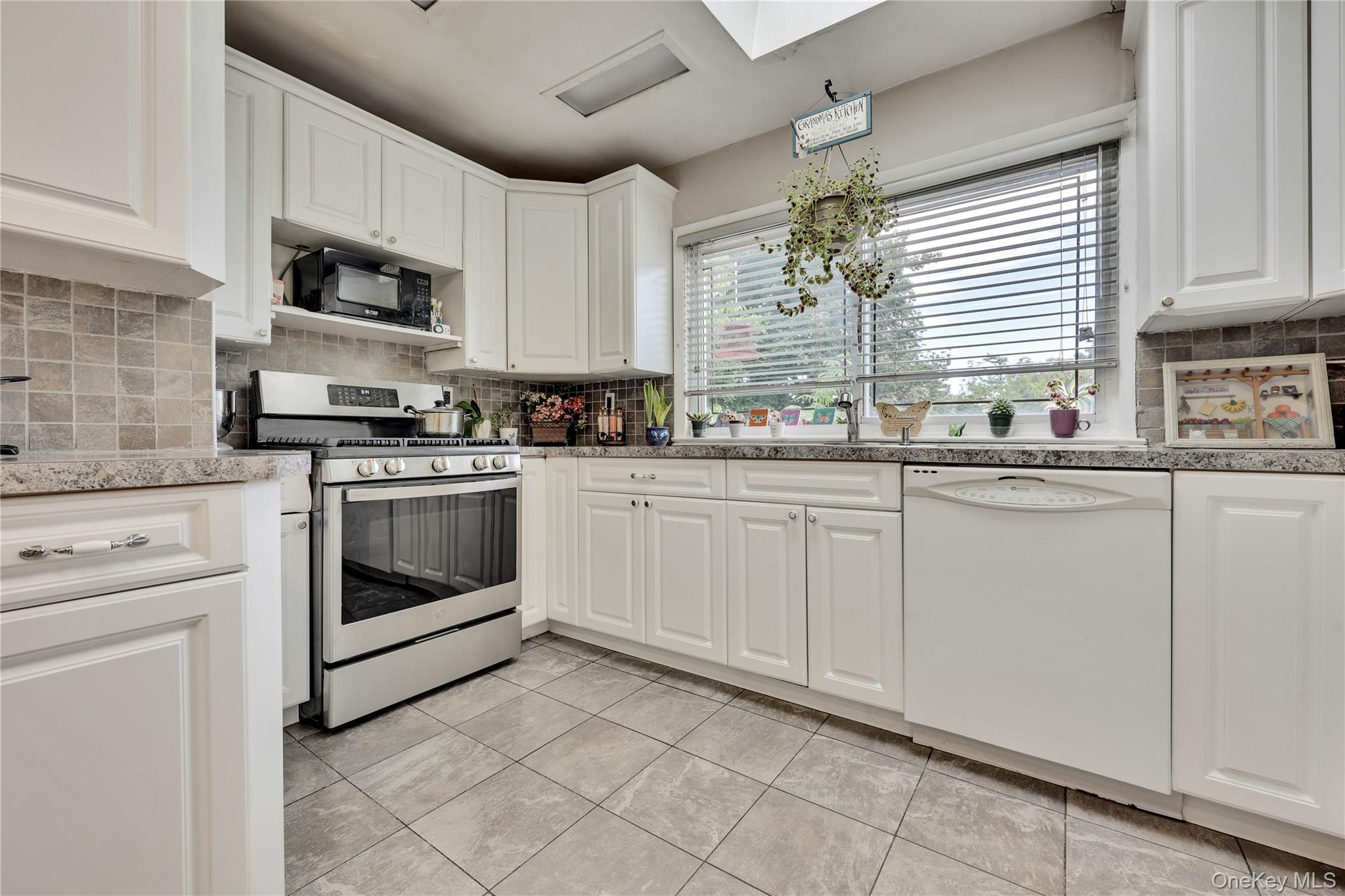 22 Woodmere Boulevard — photo 12