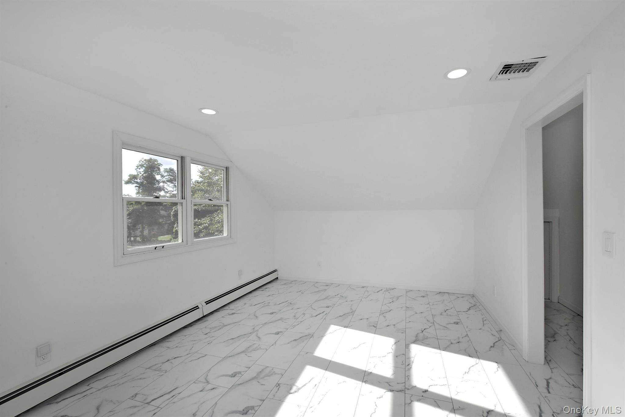 1950 Midlane — photo 26