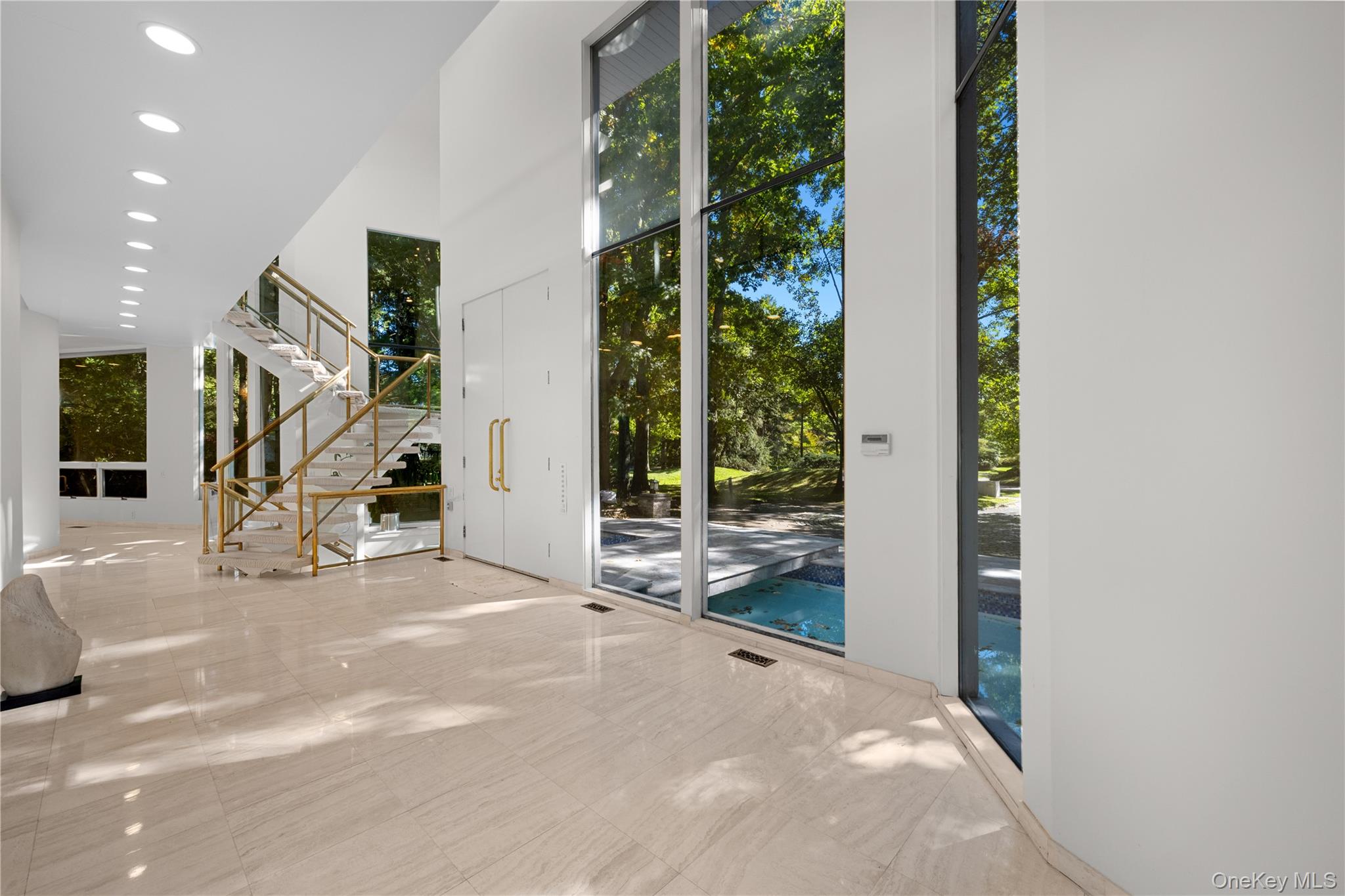 11 Surrey Lane — photo 4