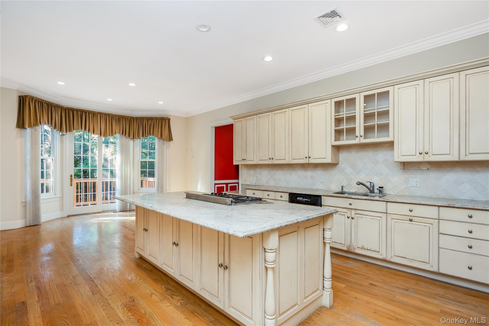 61 Charney Court — photo 12