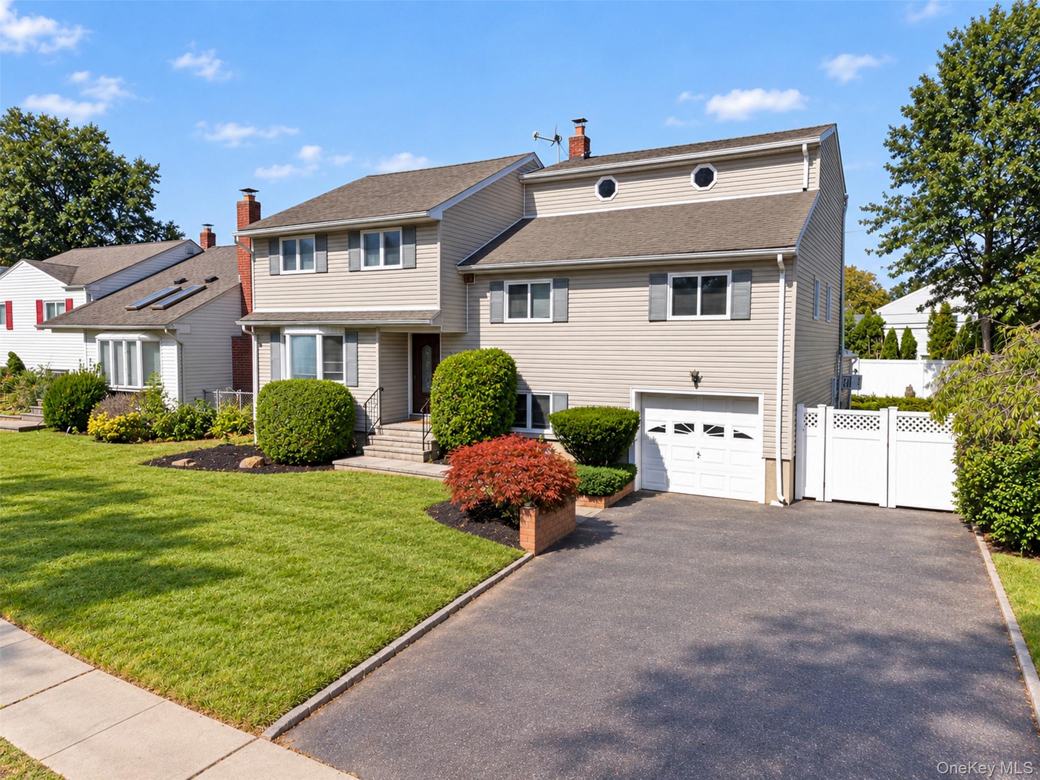 11 Lincrest Street, Syosset