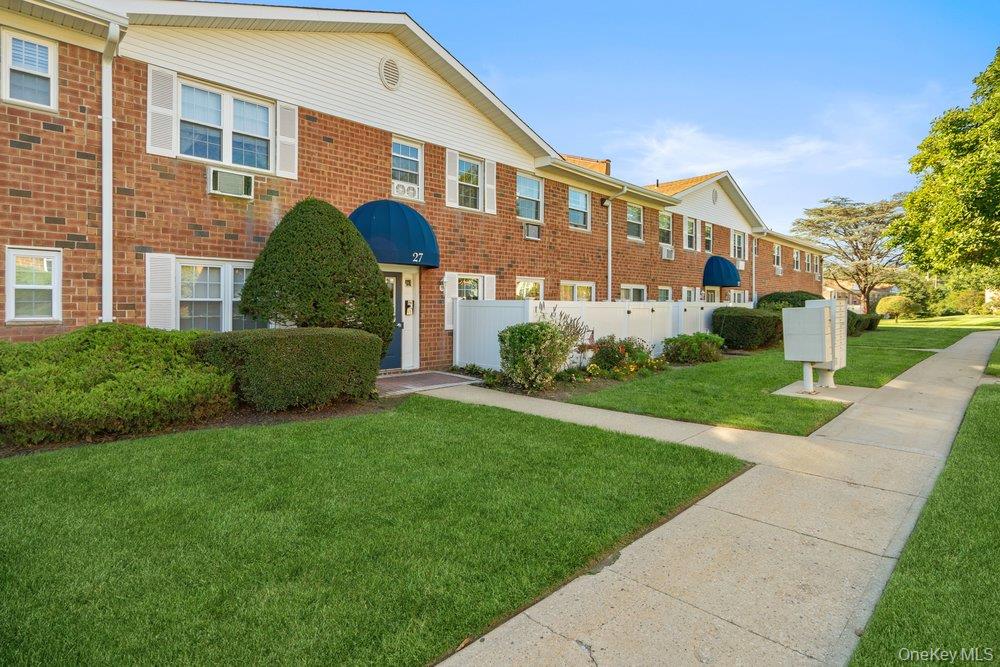 460 Old Town Road #27L, Port Jefferson Station