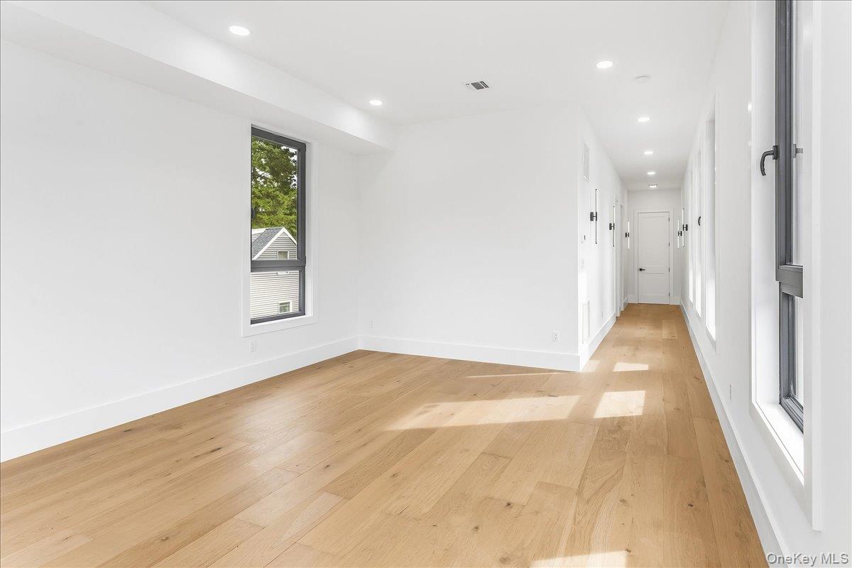 1080 Westminster Avenue — photo 26