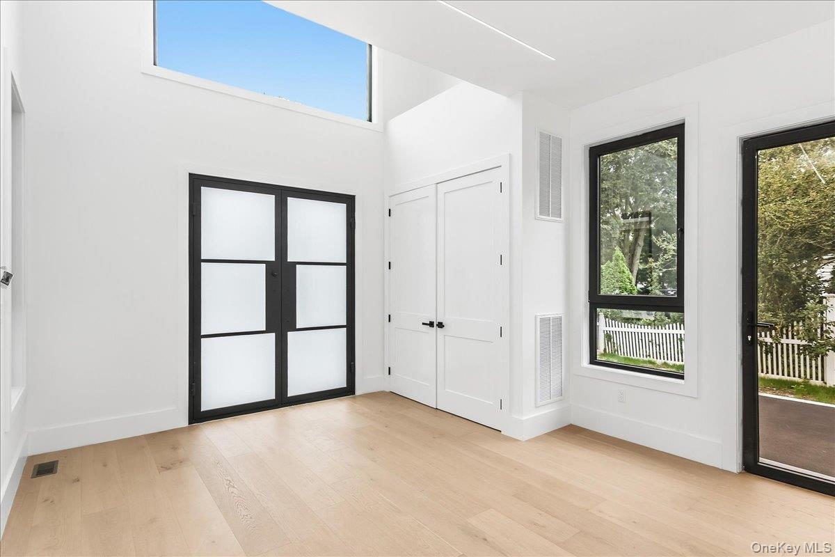 1080 Westminster Avenue — photo 3
