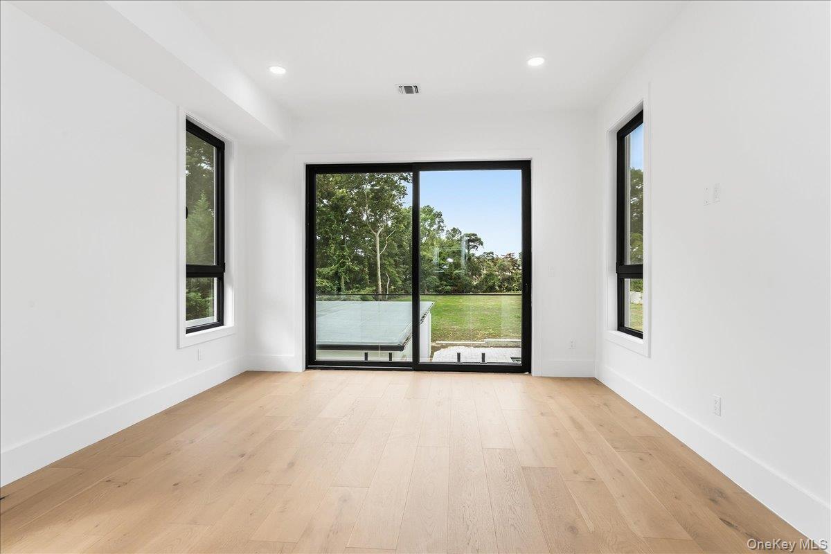 1080 Westminster Avenue — photo 32