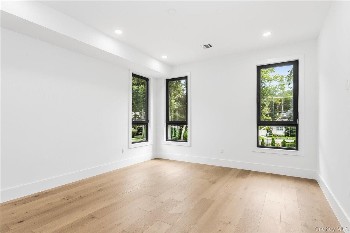 1080 Westminster Avenue — photo 40