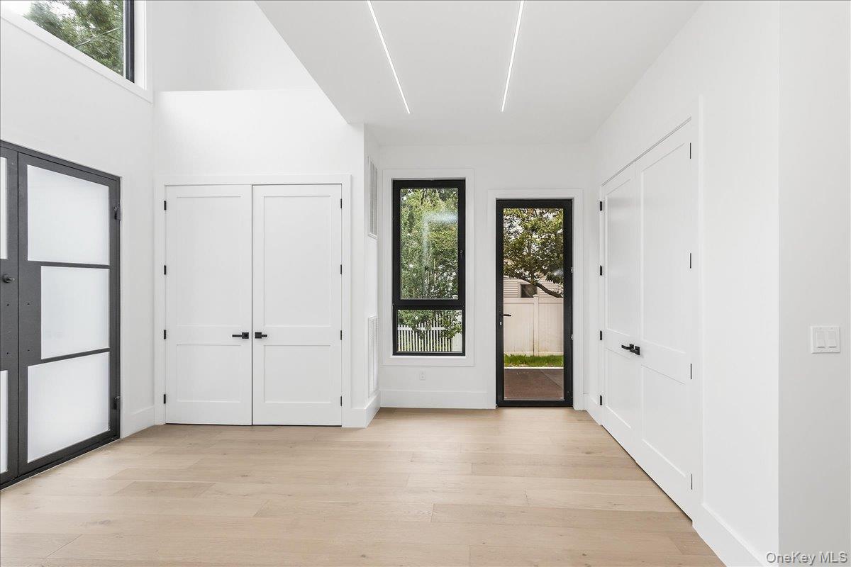 1080 Westminster Avenue — photo 4
