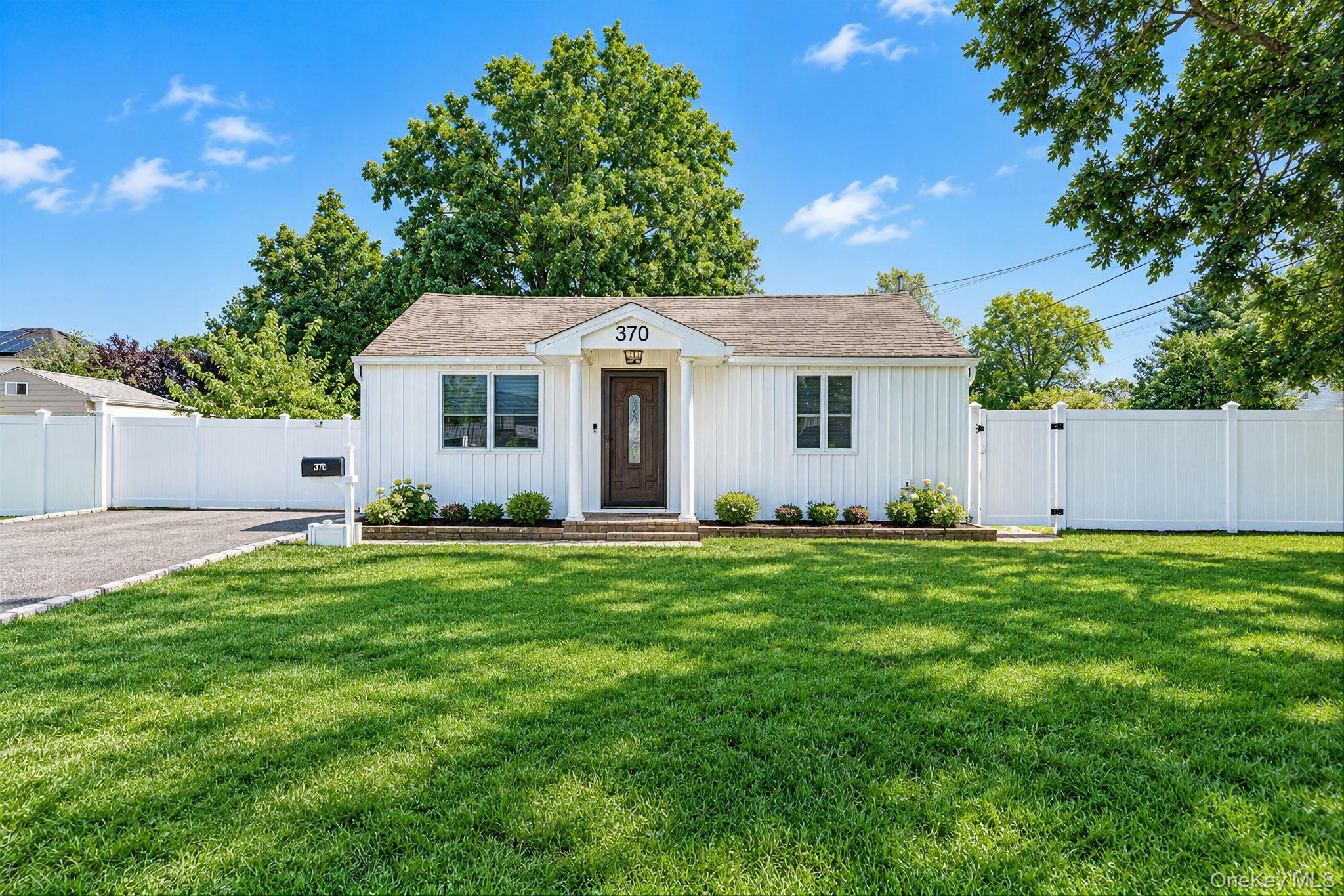 370 Grand Boulevard, Deer Park