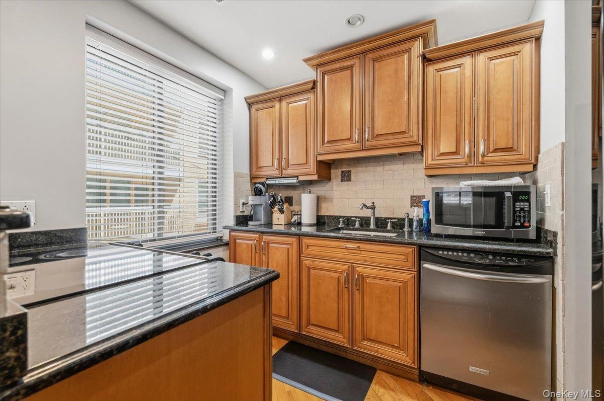 425 Shore Road #2D — photo 8