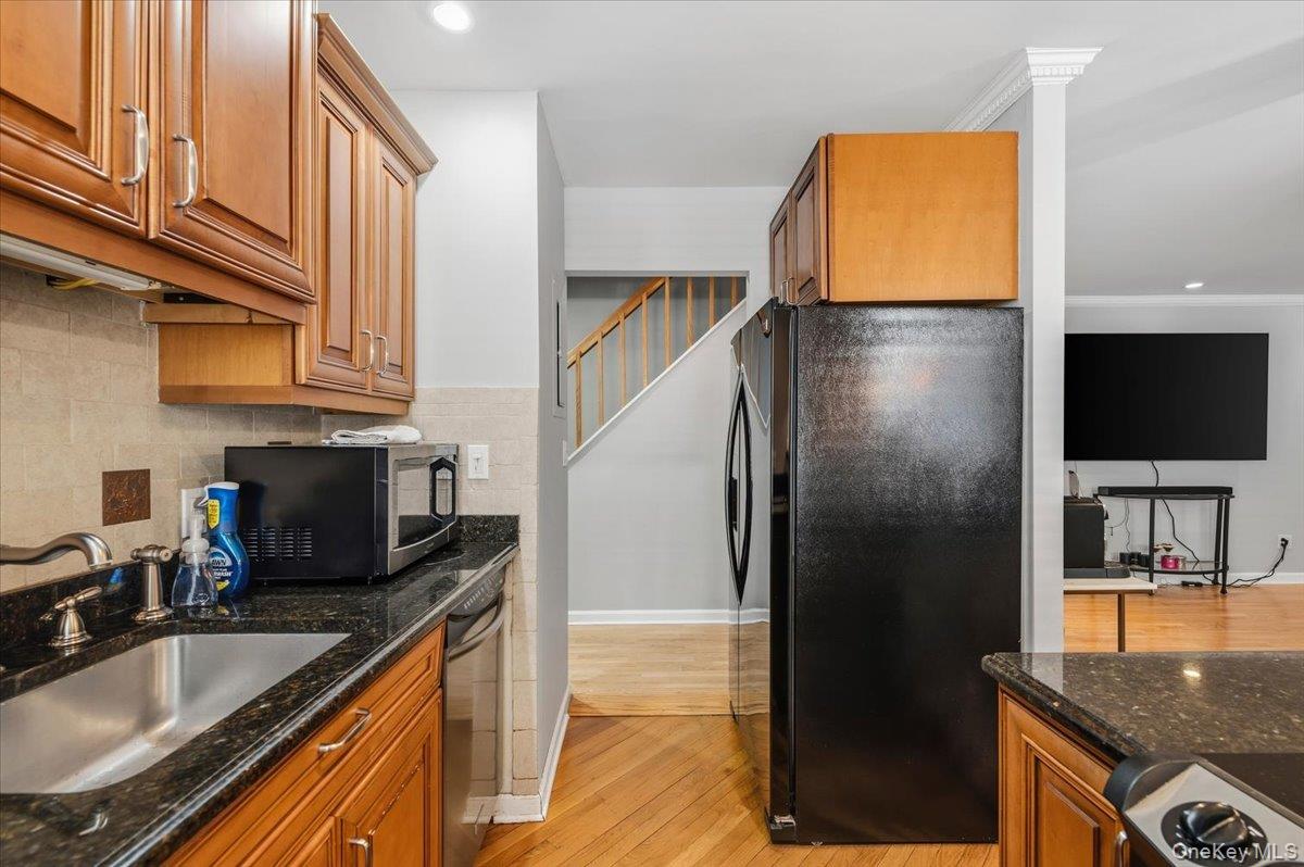 425 Shore Road #2D — photo 10