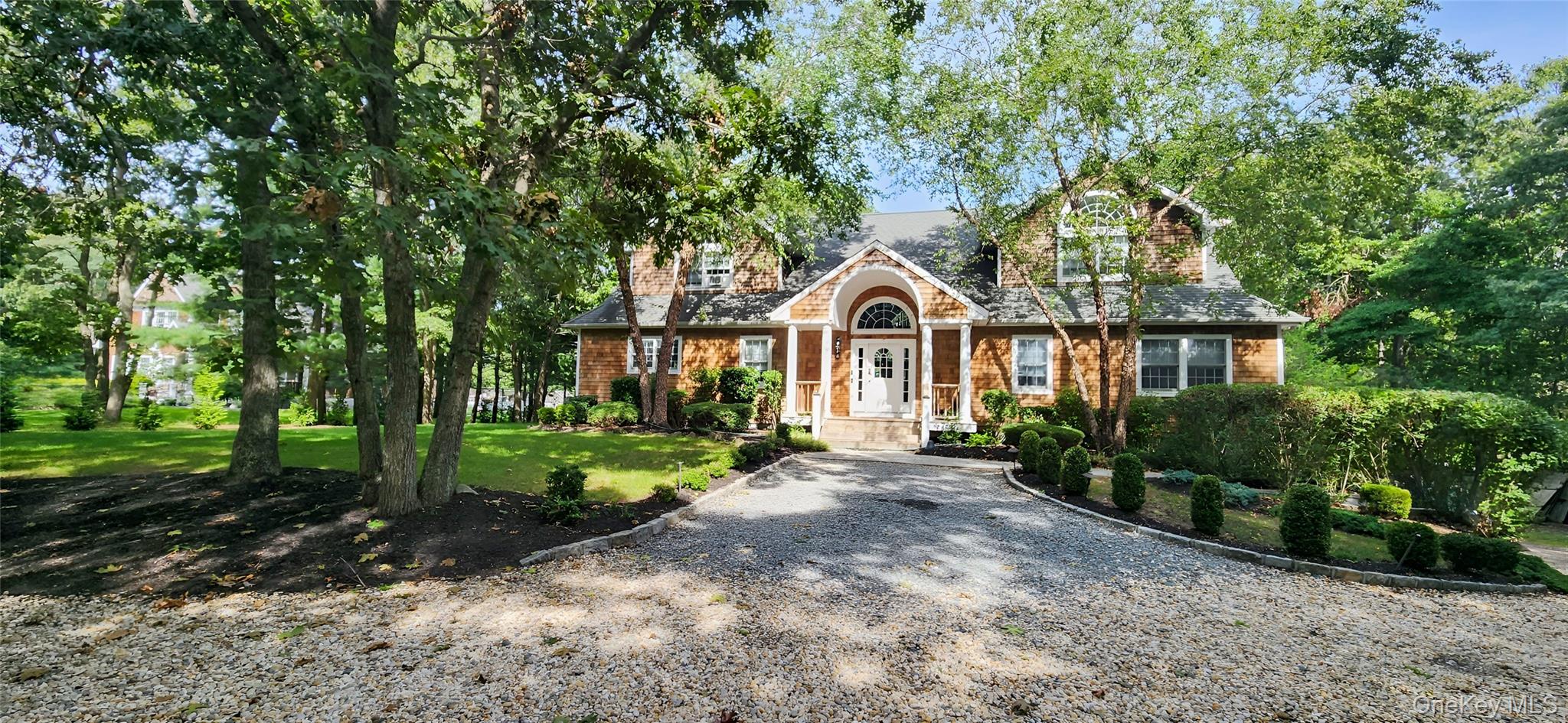 5 Emily Court — photo 2