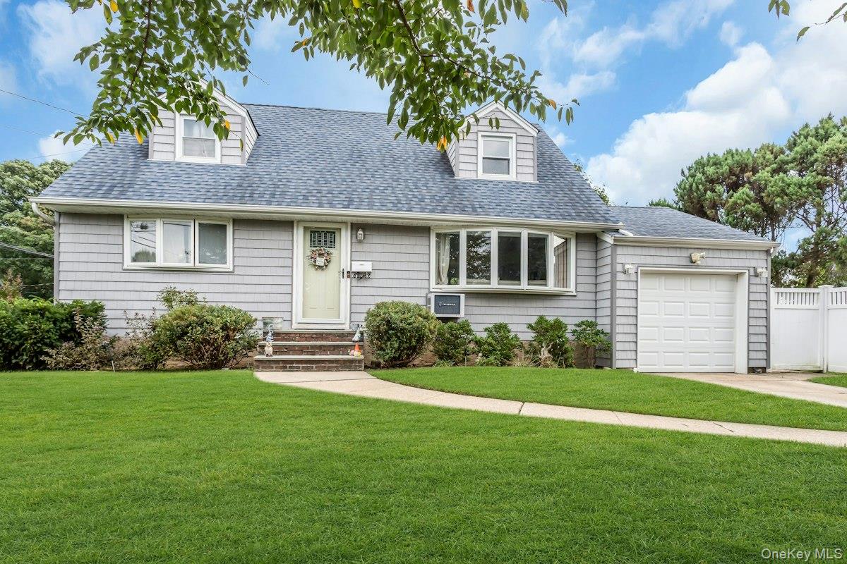 8 Summit Drive, Massapequa