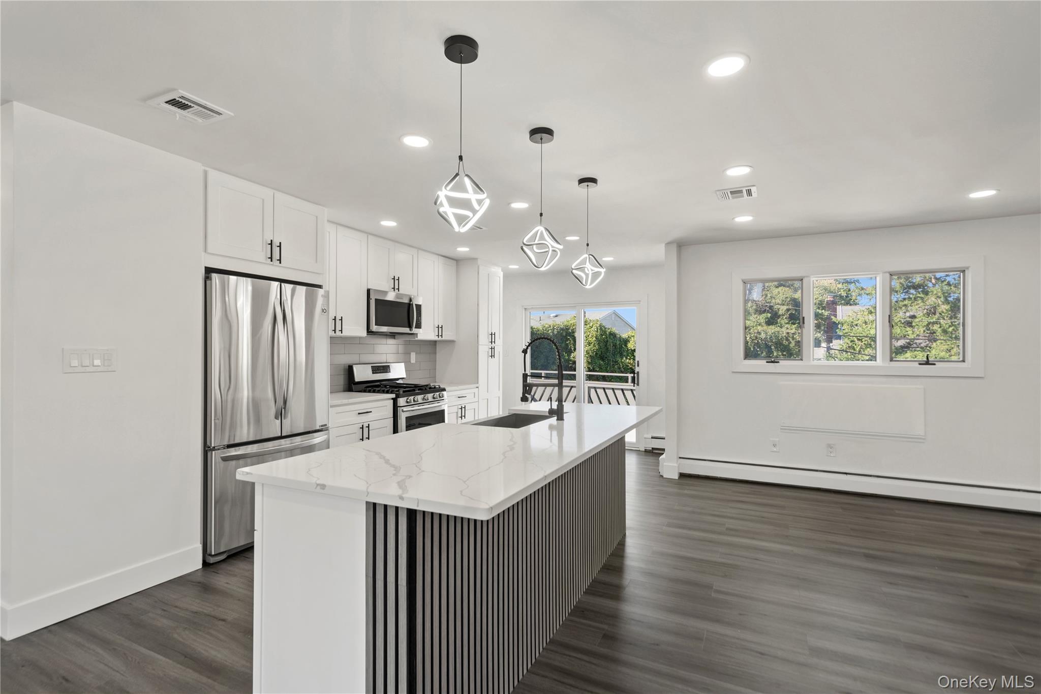 8 Gale Drive — photo 2