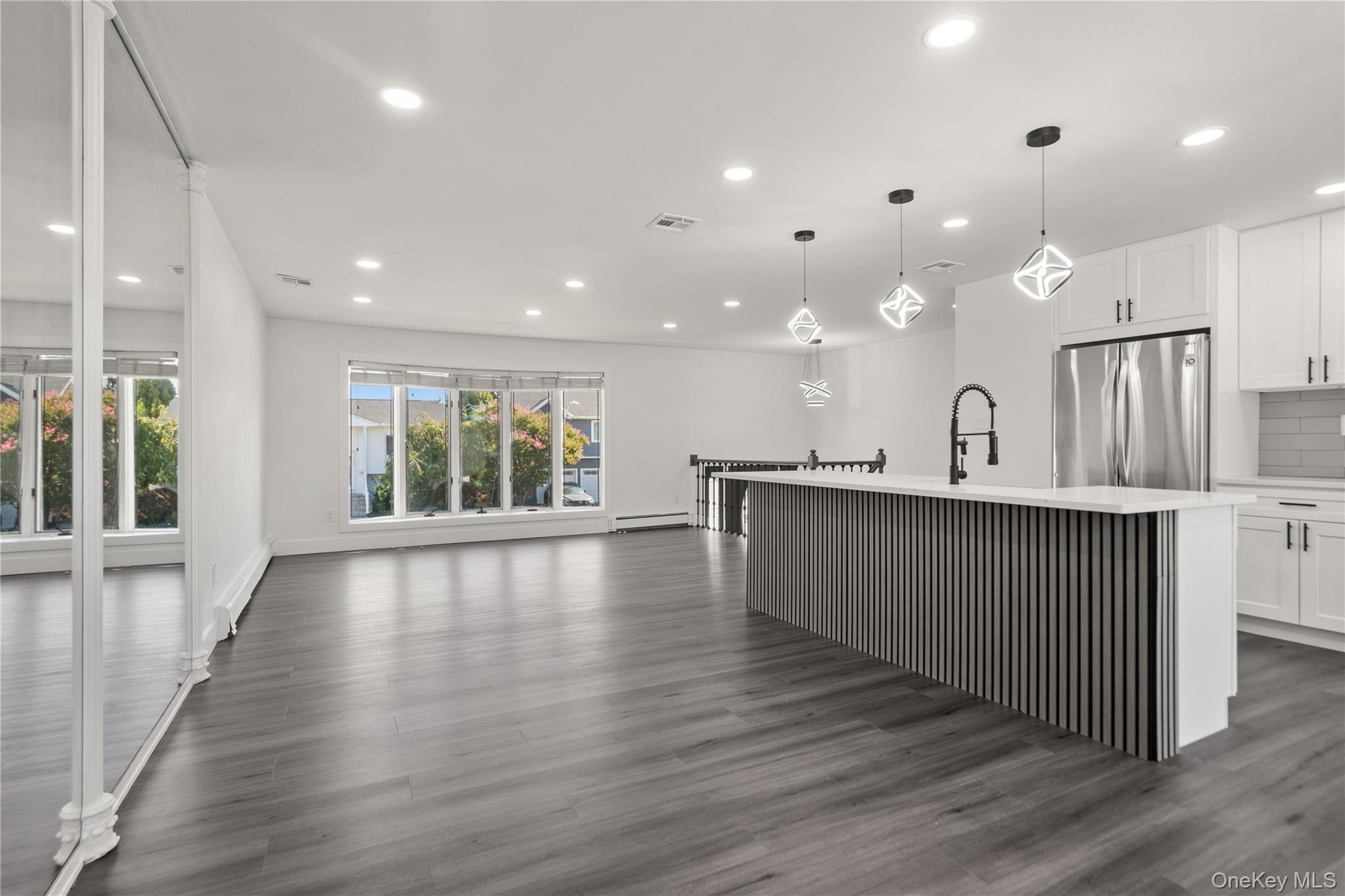 8 Gale Drive, North Woodmere