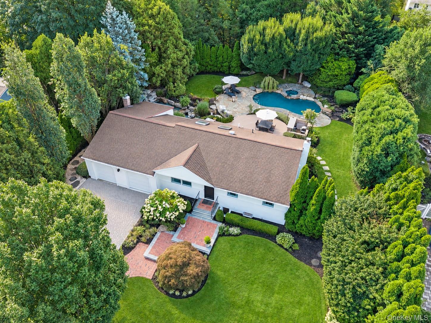 10 Magenta Lane, East Northport