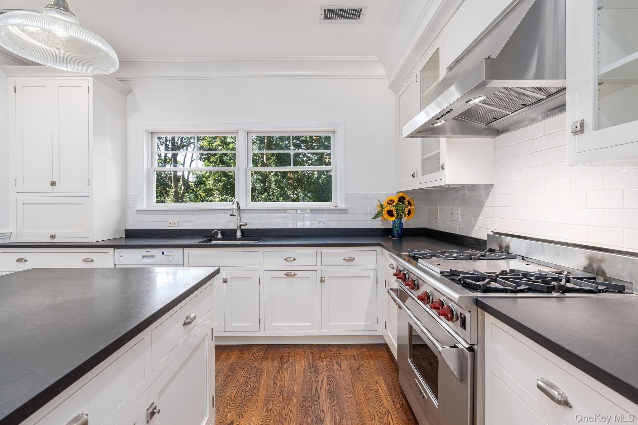 775 Mulford Court — photo 9