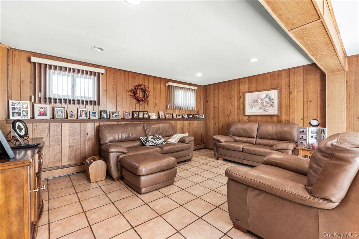 196 Von Huenfeld Street — photo 15