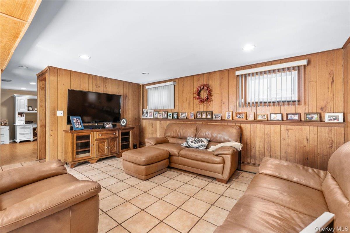 196 Von Huenfeld Street — photo 16