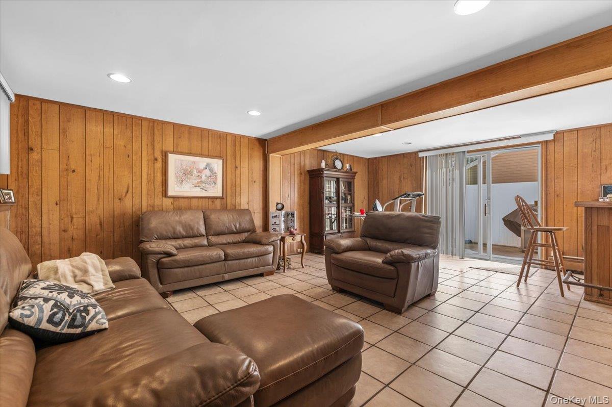 196 Von Huenfeld Street — photo 18